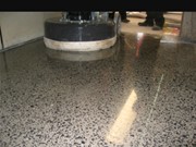 Restauração de granilite na cidade Ademar